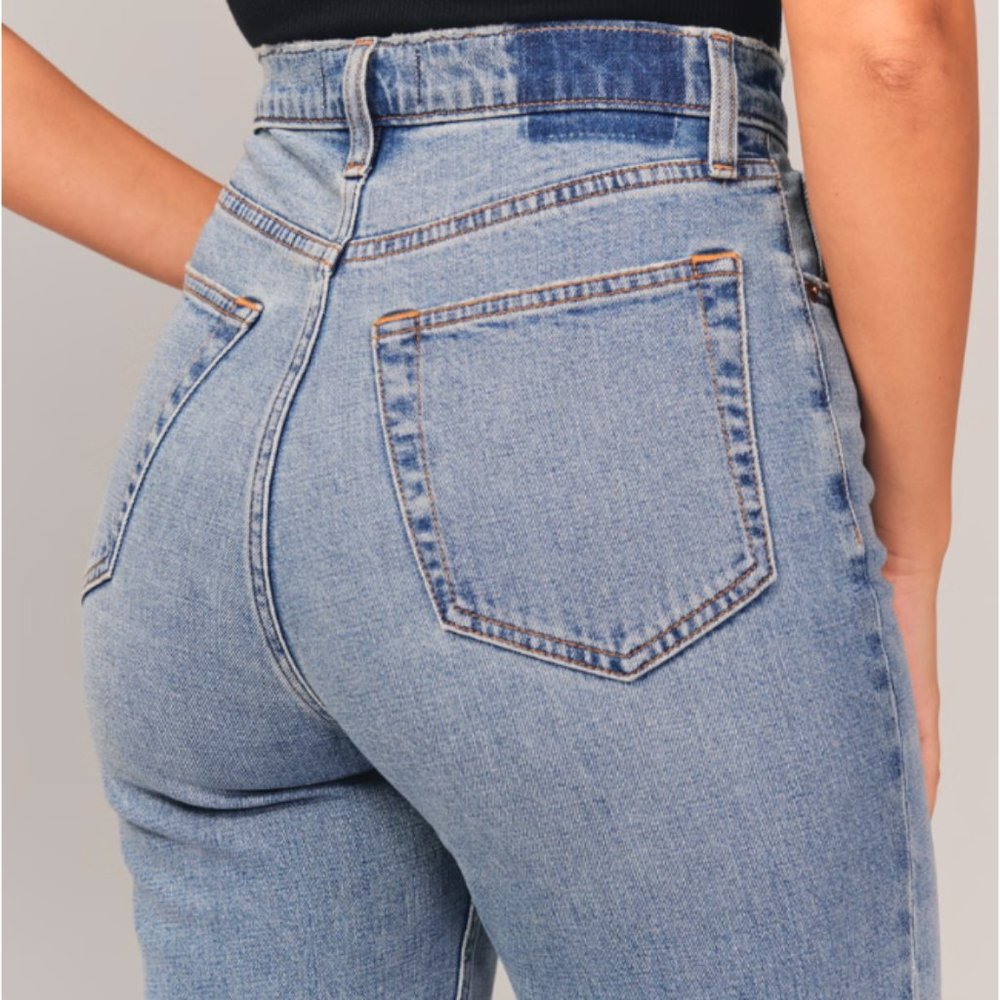 Abercrombie & Fitch Women's Straight Leg Jeans - Light Blue - Picture 2 of 7